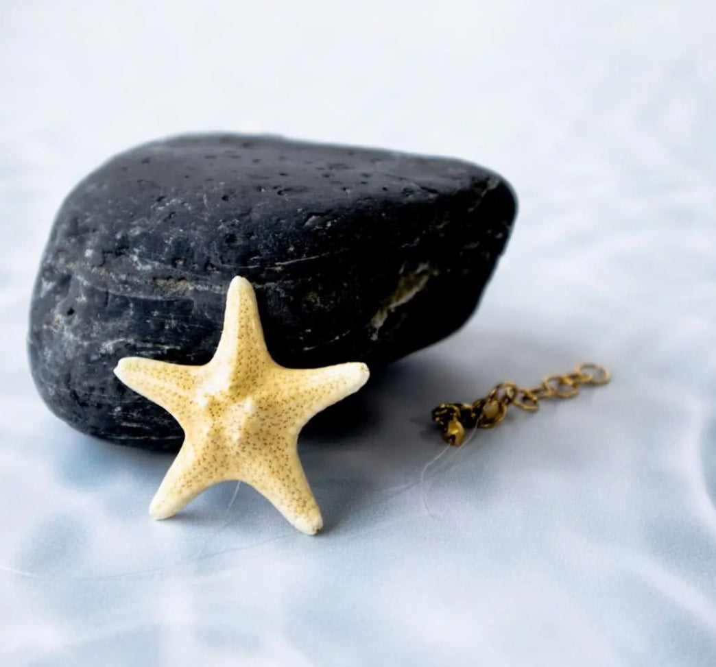 Starfish covered with resin and real Pearls necklace, very light weight