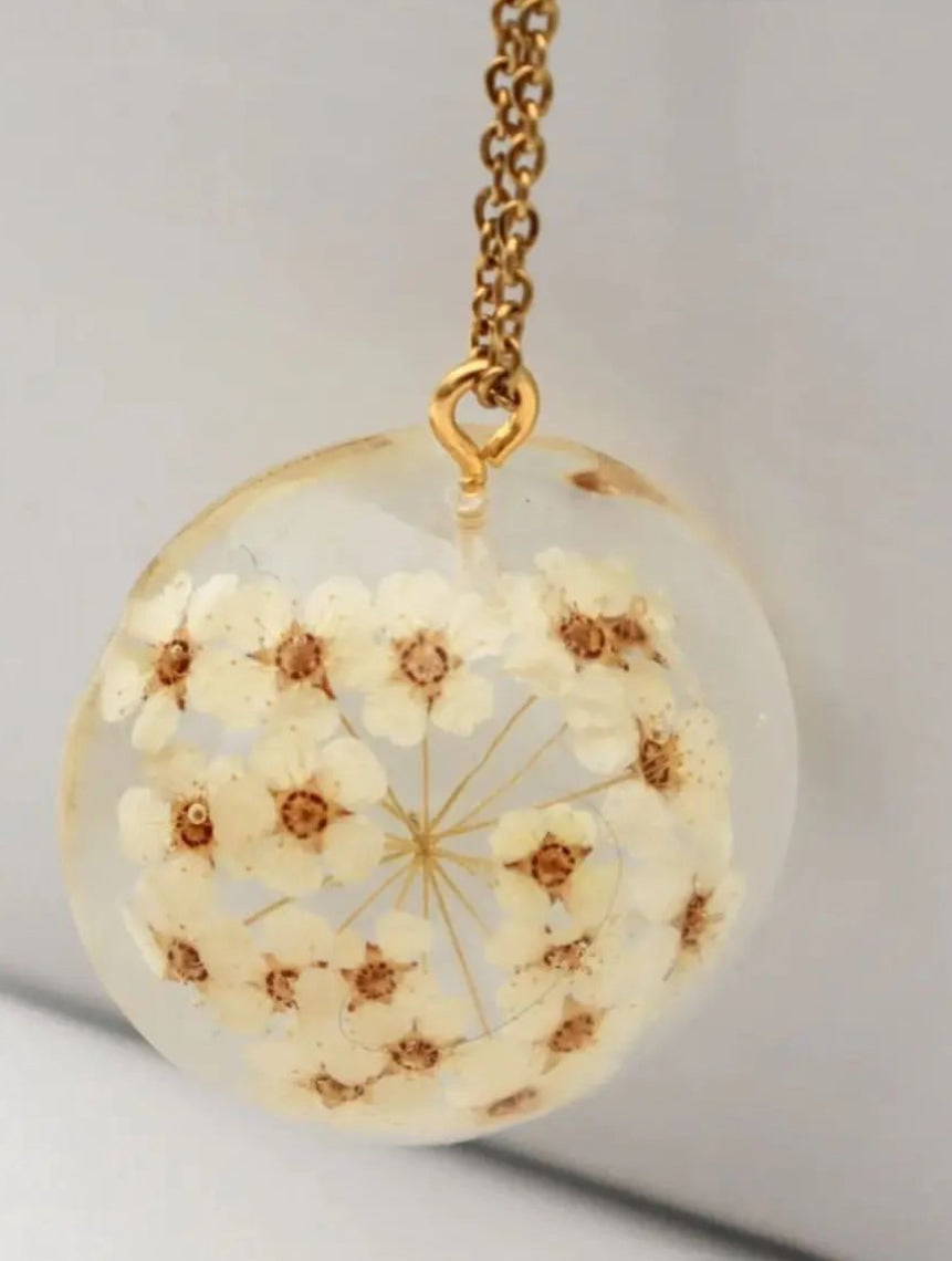 Natural dried flower covered with resin and real Pearls necklace, very light weight