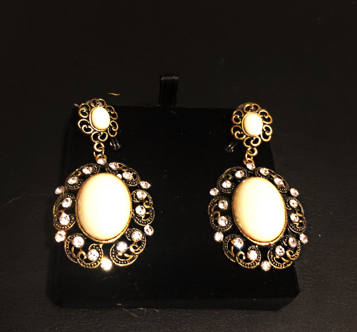 White stone with crystal on Gold Earring