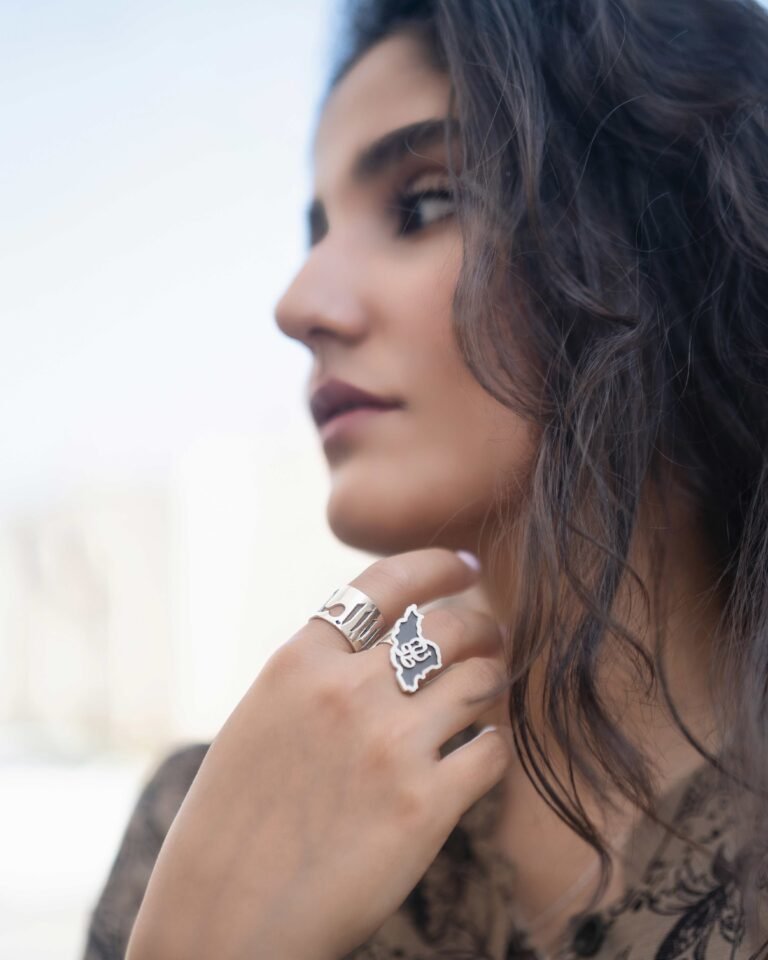“Zan-Vatan” Ring from the Homeland Collection – a handmade unisex piece crafted from silver and black natural leather. Featuring unique typography, it is inspired by Nizar Qabbani’s poetry, celebrating the profound connection between womanhood and homeland.