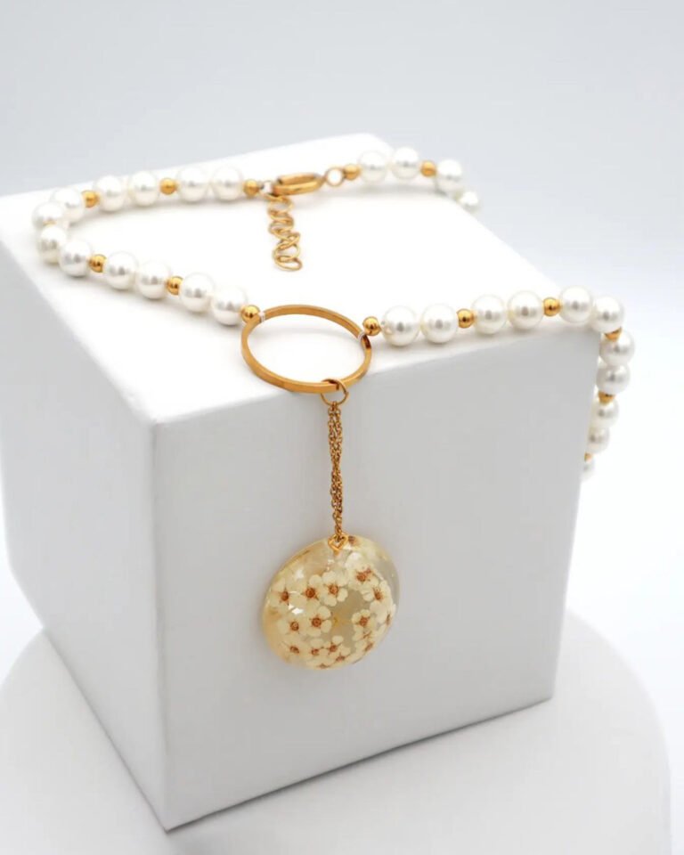 Handmade Resin Floral Necklace, Shell Choker