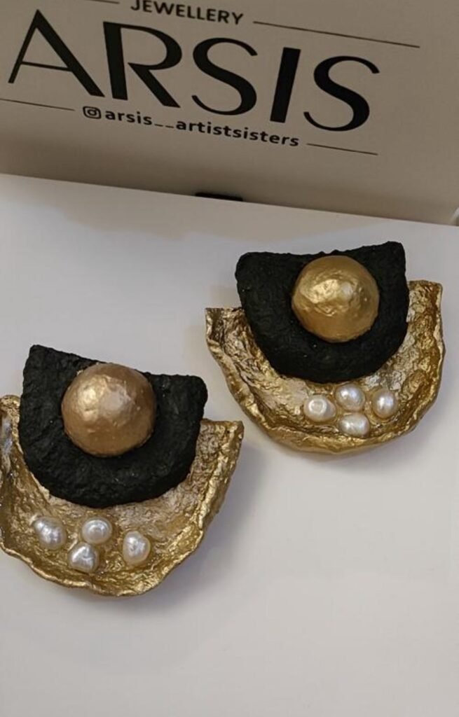 Handmade Earrings Tear Bloom– Gold & Black, Lightweight