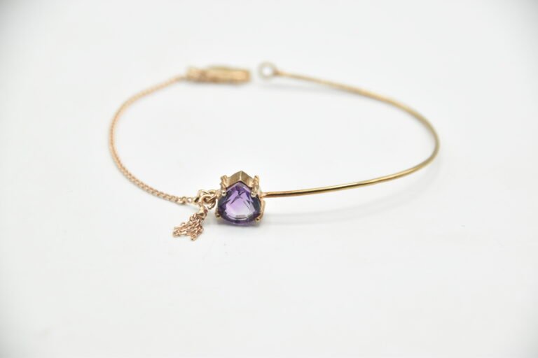 Half Bangle_Half Bracelet of "Amethyst" in tiny pear shape