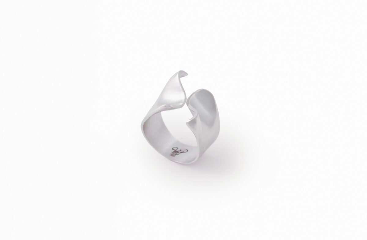 Sterling silver bent ring - Image 1