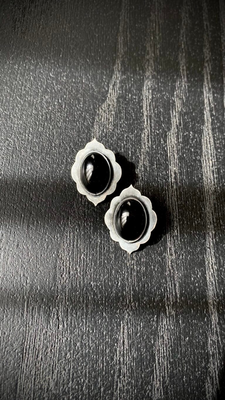 “Gisoo” – Handmade Silver Earrings with Black Agate