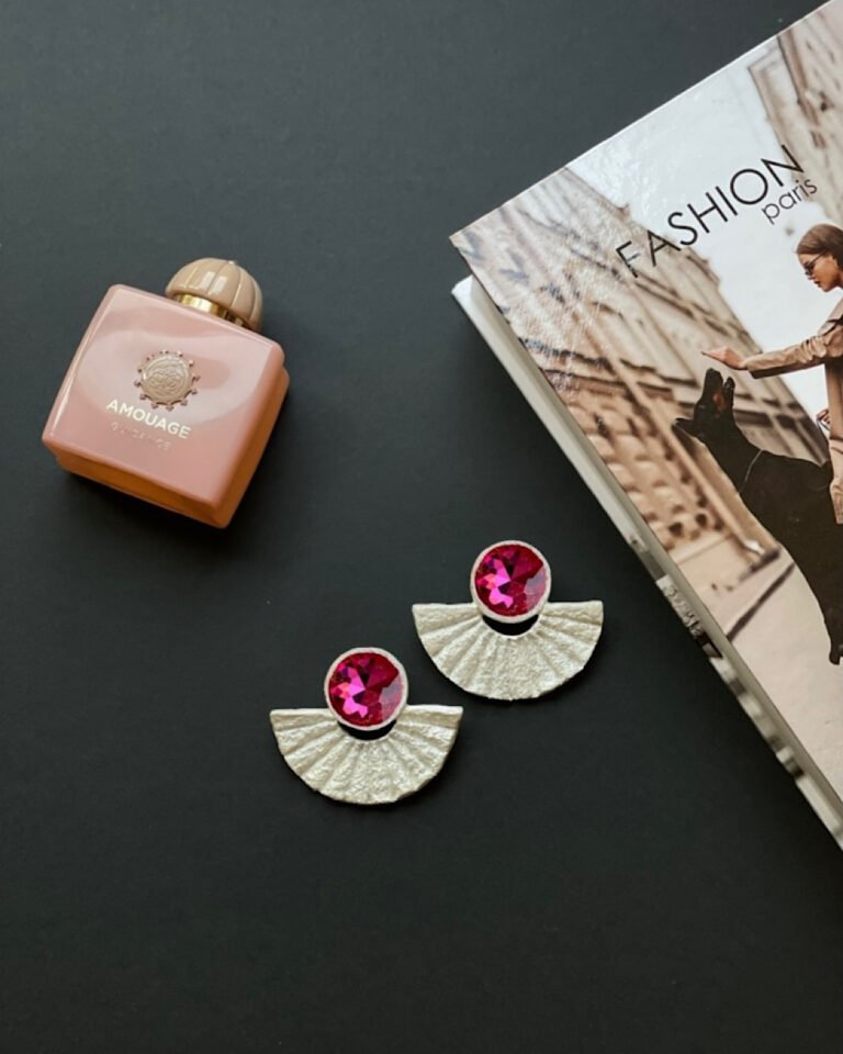 Shahzad handmade earrings Papier-Mache with fuchsia stone