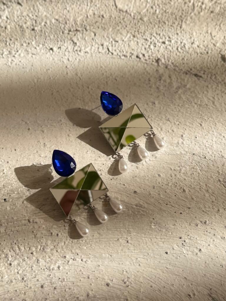 Vâresh – Earrings Inspired by Rain, Made of Mirror, Gemstone, and Pearl