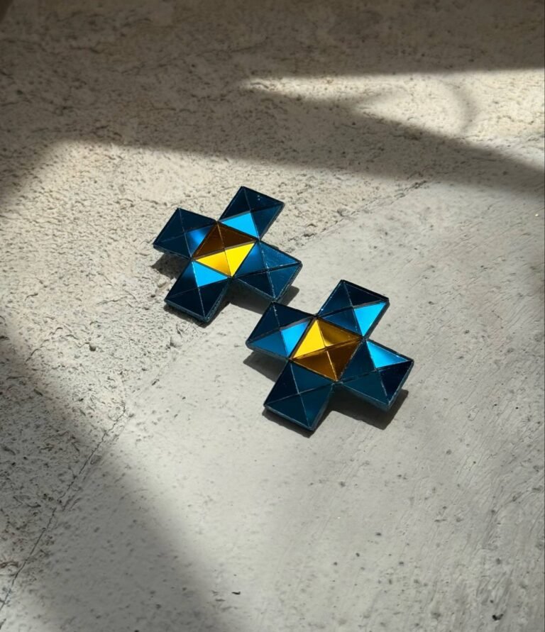 Dangar – Earrings Inspired by Geometric Forms and Pixelated Elegance
