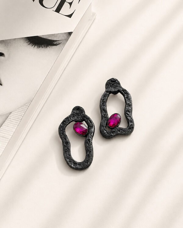 Havva handmade earrings Papier-Mache with fuchsia stone
