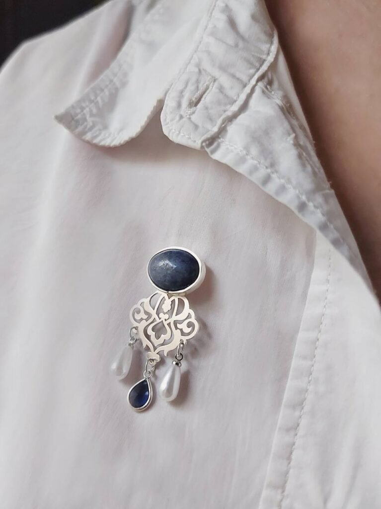 Elegant Silver Brooch with Lapis Lazuli and Pearls