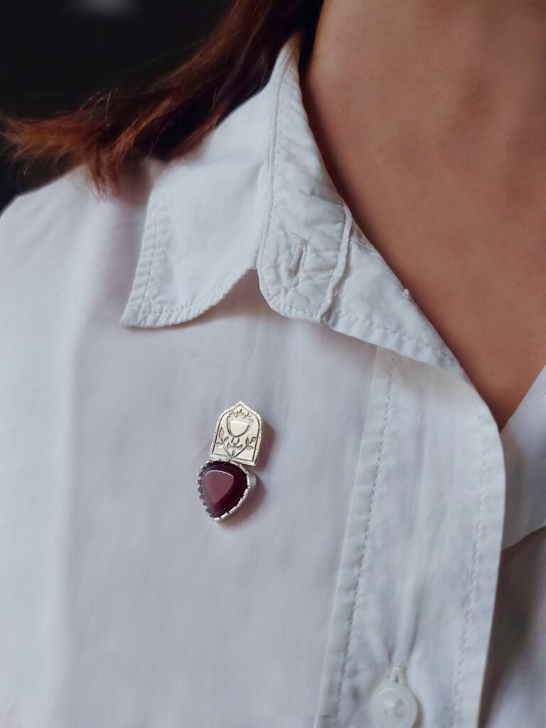 Elegant Silver Brooch with Deep Red Agate Stone