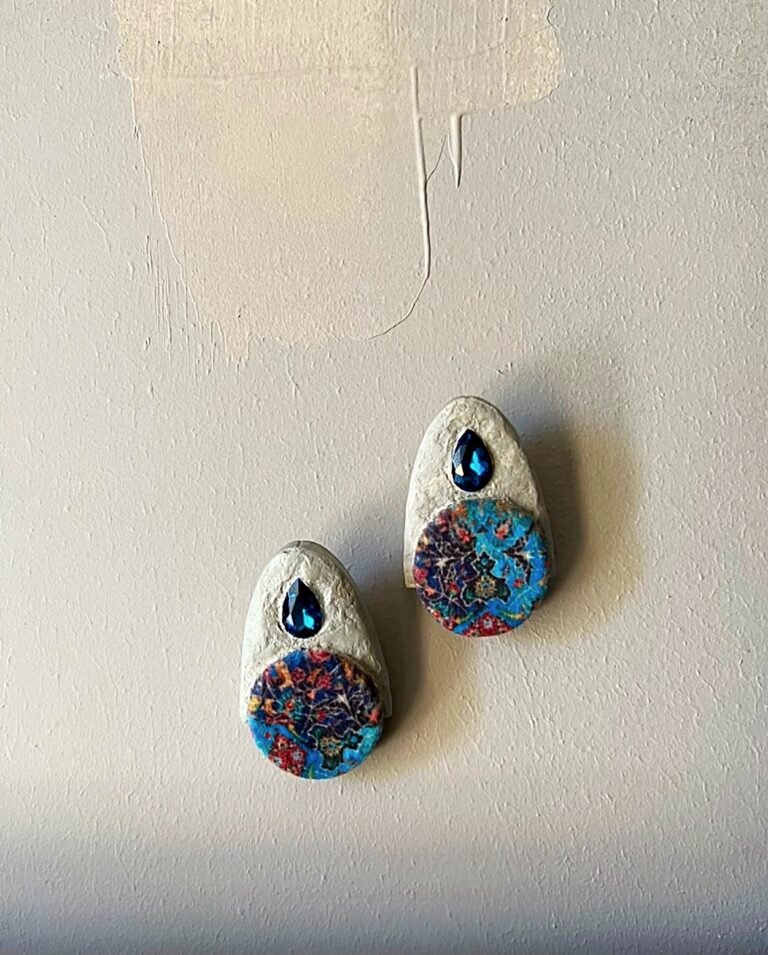 Yeganeh earrings light weight