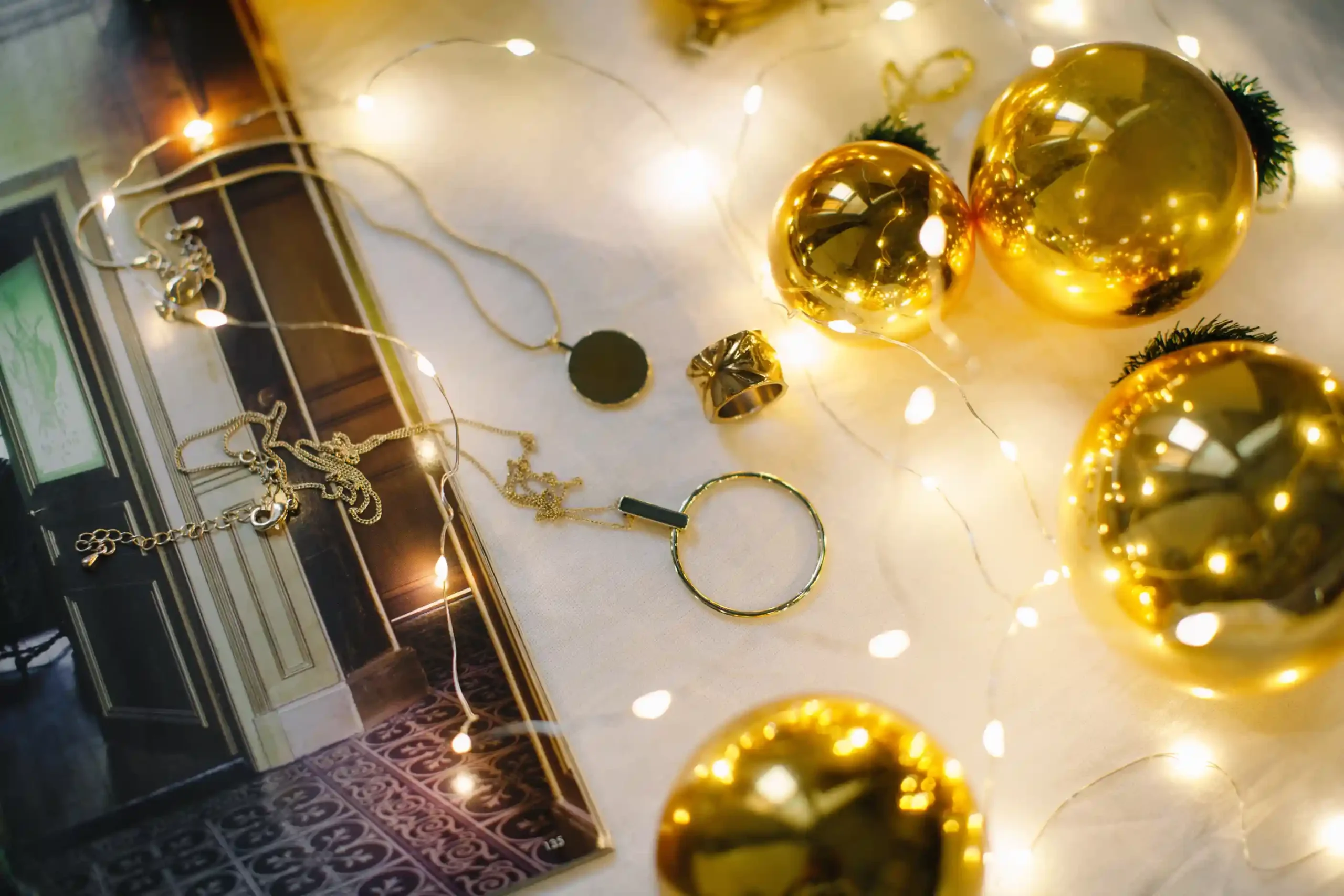 The Art of Giving: Famluxy Christmas Gifts