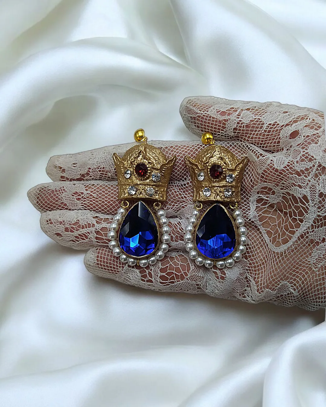 Crown – Handmade Paper Mache Earrings With Red And Green Crystal - Image 15