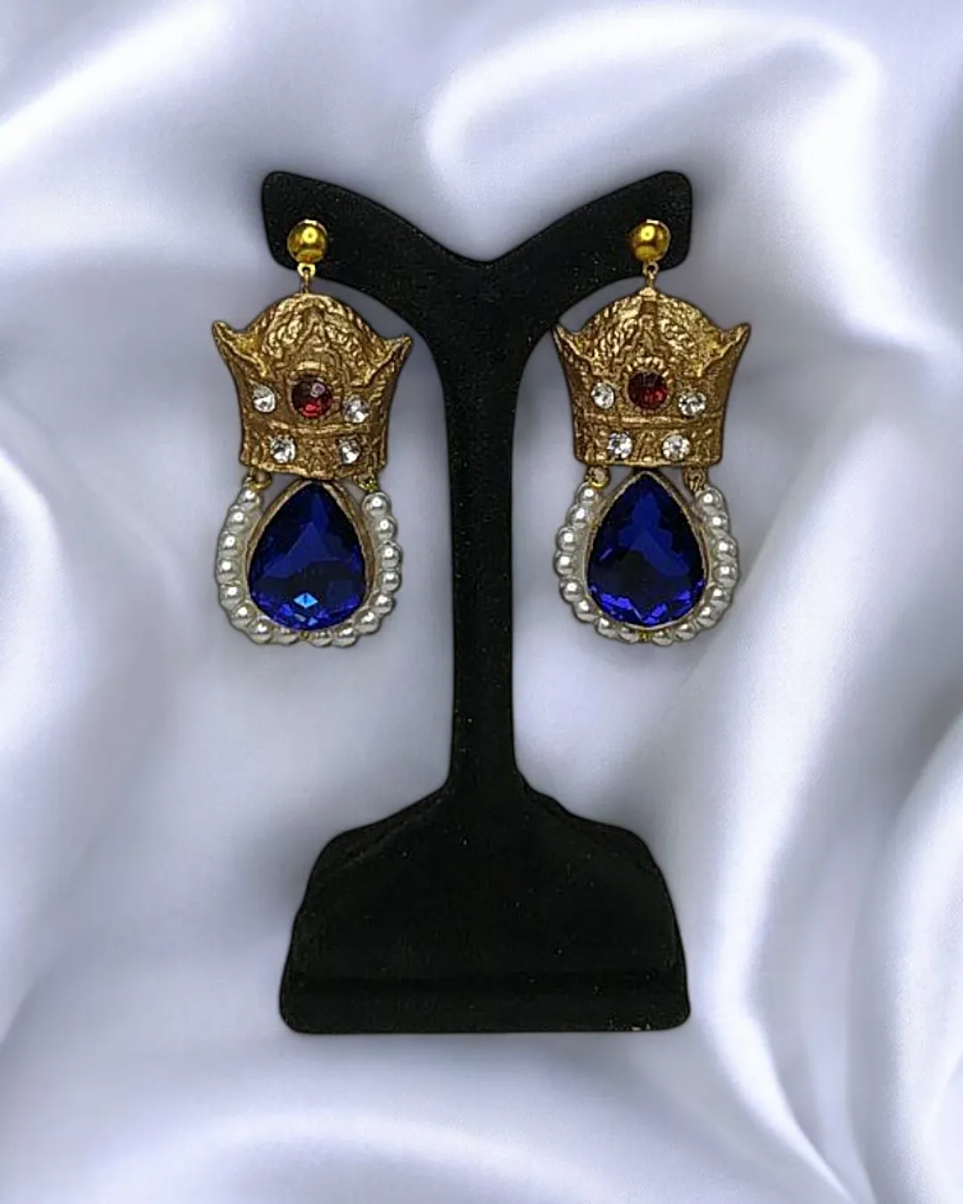 Crown – Handmade Paper Mache Earrings With Red And Green Crystal - Image 16