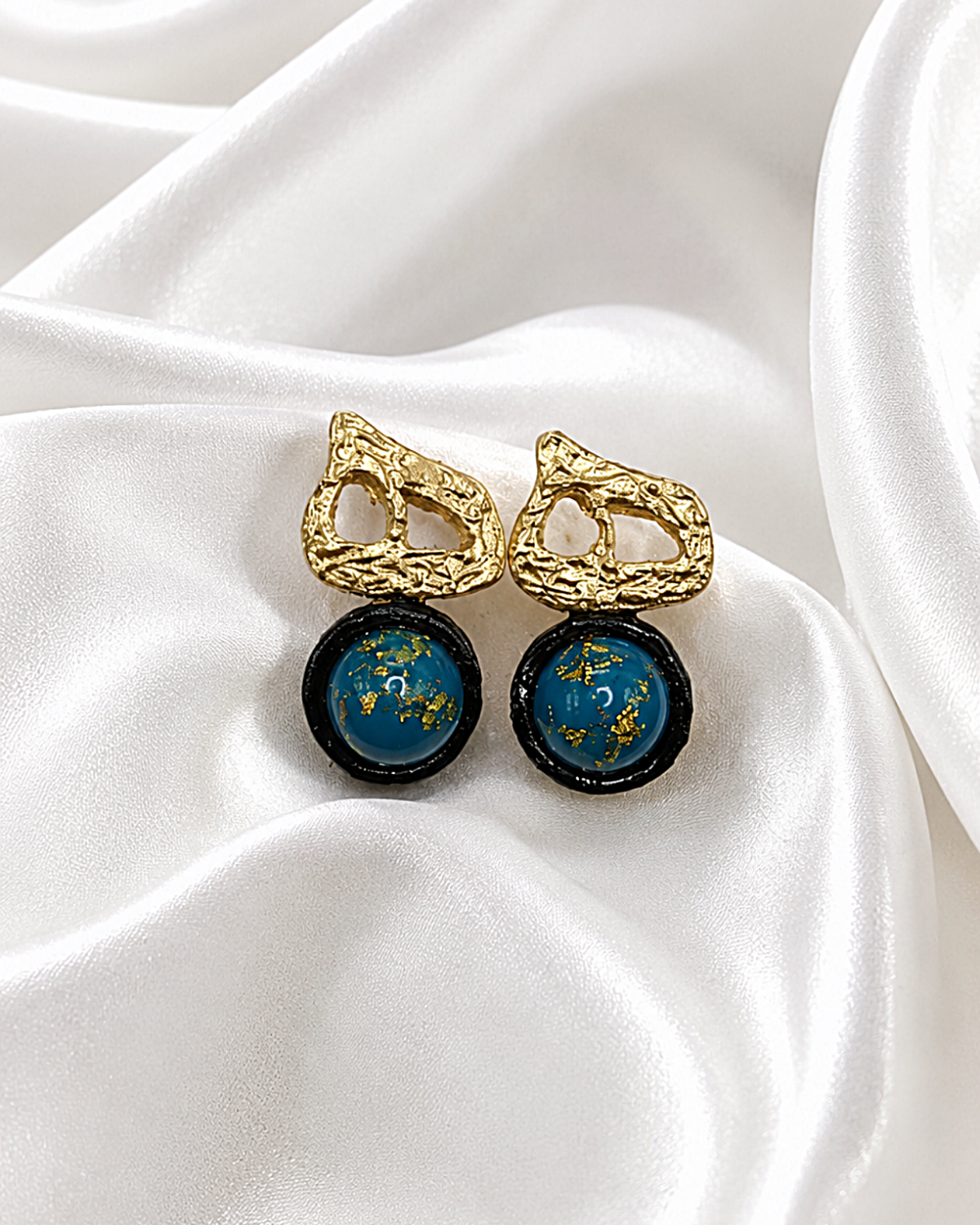 Hich Earrings With Turquoise Resin Stone - Small Size - Image 6